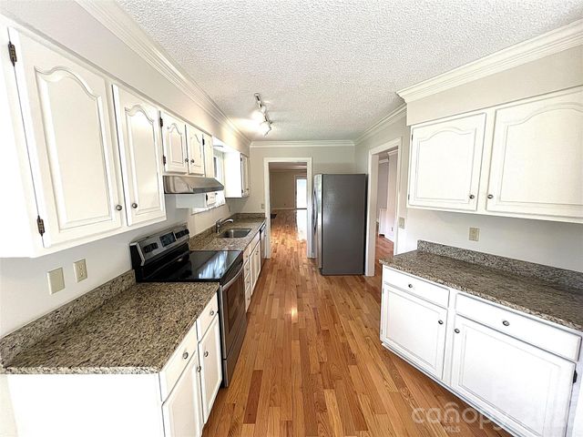 108 Glenbrook Drive, Hendersonville, NC 28739