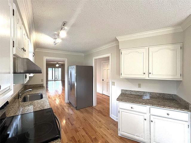 108 Glenbrook Drive, Hendersonville, NC 28739