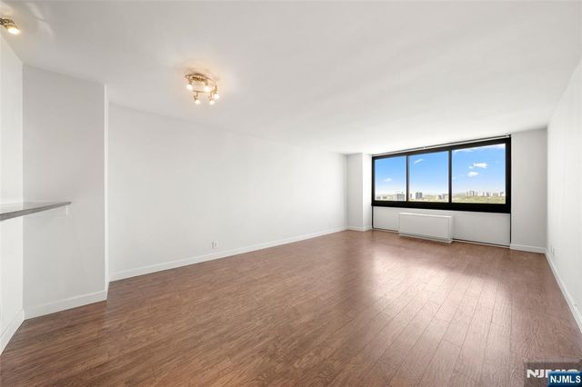 770 Anderson Avenue 22F, Cliffside Park, NJ 07010