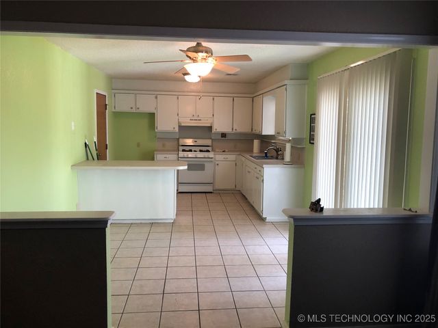 1120 W Louisville Street, Broken Arrow, OK 74012