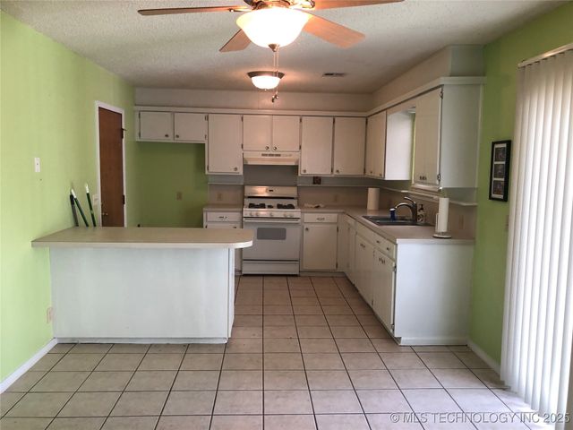 1120 W Louisville Street, Broken Arrow, OK 74012