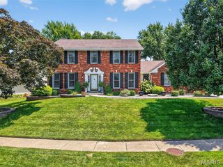 145 Hineman Drive, St Charles, MO 63301