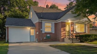 11 W Mckinley Avenue, Zeeland, MI 49464