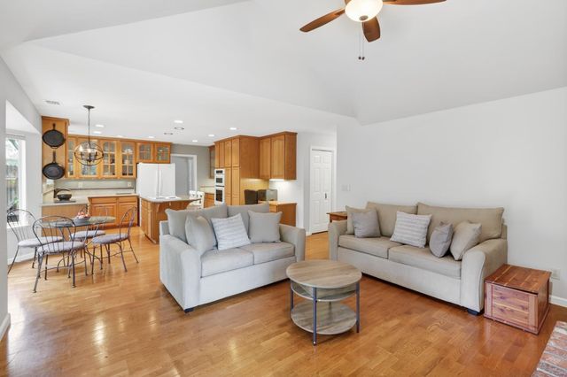 2713 Julie Ann Ct, Carmichael, CA 95608