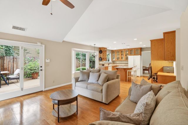 2713 Julie Ann Ct, Carmichael, CA 95608