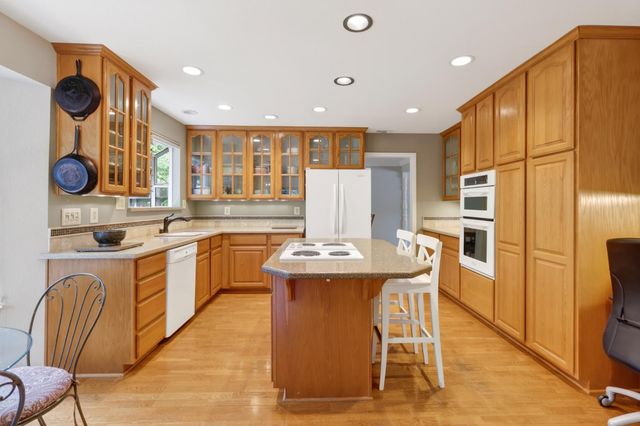 2713 Julie Ann Ct, Carmichael, CA 95608