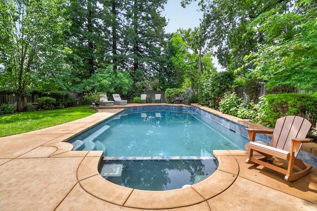 2713 Julie Ann Ct, Carmichael, CA 95608