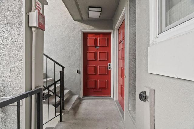 4000 Farm Hill Boulevard 204, Redwood City, CA 94061