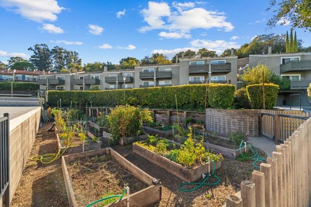 4000 Farm Hill Boulevard 204, Redwood City, CA 94061