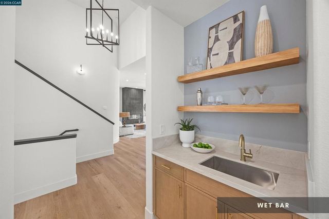 6900 Charing Cross Rd, Berkeley, CA 94705