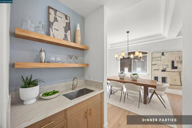 6900 Charing Cross Rd, Berkeley, CA 94705