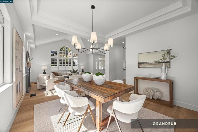 6900 Charing Cross Rd, Berkeley, CA 94705
