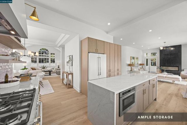 6900 Charing Cross Rd, Berkeley, CA 94705