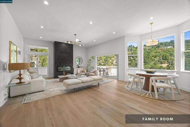 6900 Charing Cross Rd, Berkeley, CA 94705