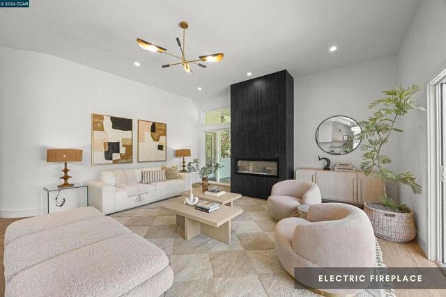 6900 Charing Cross Rd, Berkeley, CA 94705