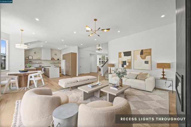 6900 Charing Cross Rd, Berkeley, CA 94705