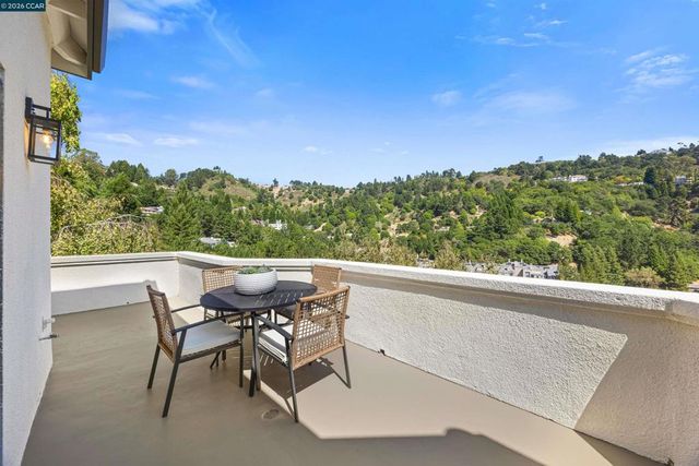 6900 Charing Cross Rd, Berkeley, CA 94705