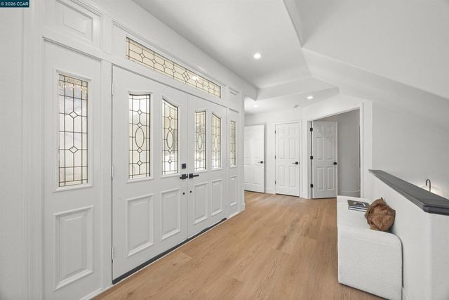 6900 Charing Cross Rd, Berkeley, CA 94705