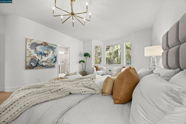 6900 Charing Cross Rd, Berkeley, CA 94705
