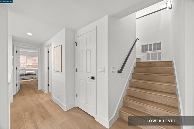 6900 Charing Cross Rd, Berkeley, CA 94705