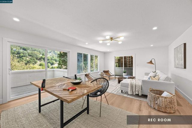 6900 Charing Cross Rd, Berkeley, CA 94705