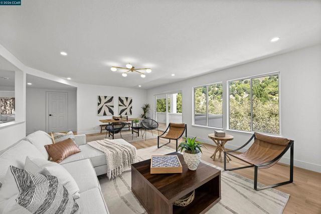 6900 Charing Cross Rd, Berkeley, CA 94705