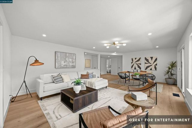 6900 Charing Cross Rd, Berkeley, CA 94705