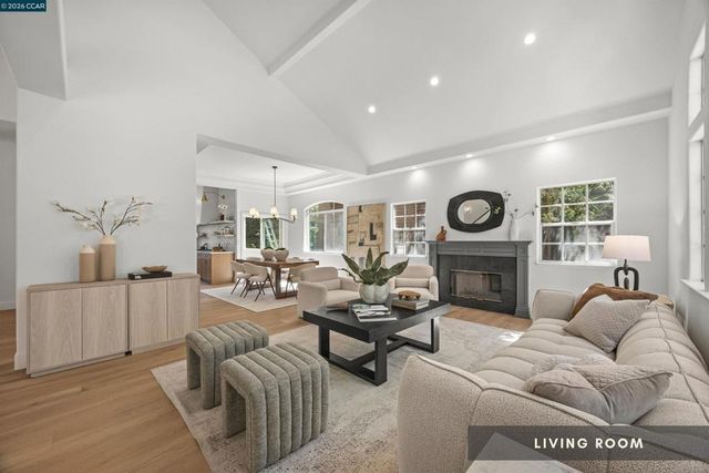 6900 Charing Cross Rd, Berkeley, CA 94705