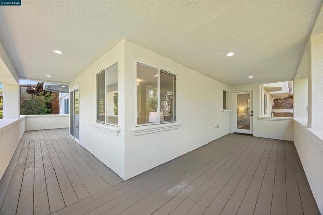 6900 Charing Cross Rd, Berkeley, CA 94705