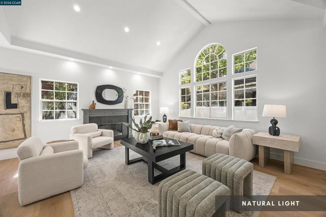 6900 Charing Cross Rd, Berkeley, CA 94705