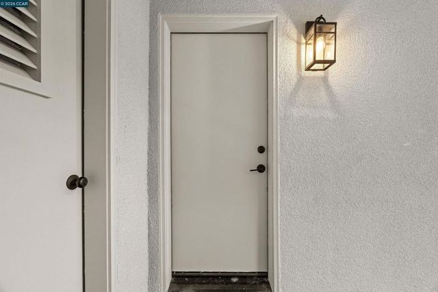 6900 Charing Cross Rd, Berkeley, CA 94705