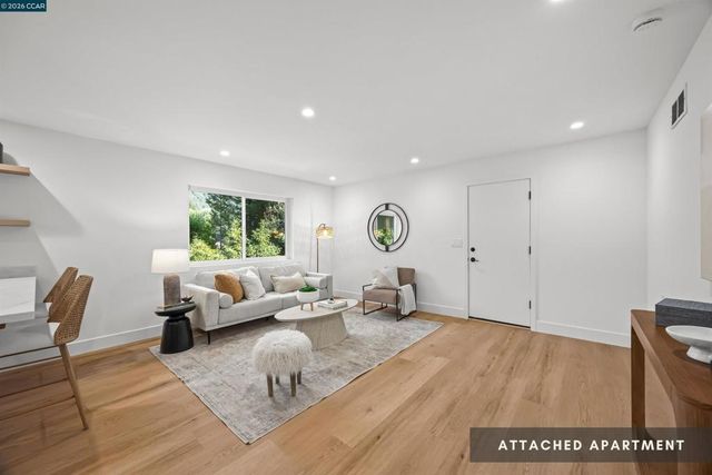 6900 Charing Cross Rd, Berkeley, CA 94705