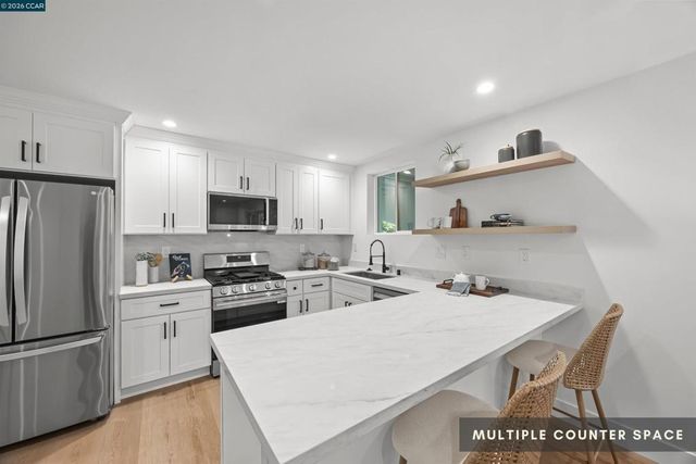 6900 Charing Cross Rd, Berkeley, CA 94705