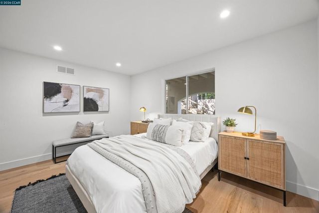 6900 Charing Cross Rd, Berkeley, CA 94705