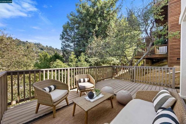 6900 Charing Cross Rd, Berkeley, CA 94705