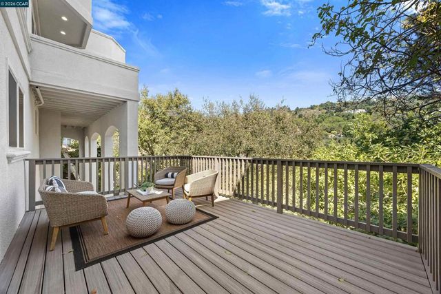 6900 Charing Cross Rd, Berkeley, CA 94705