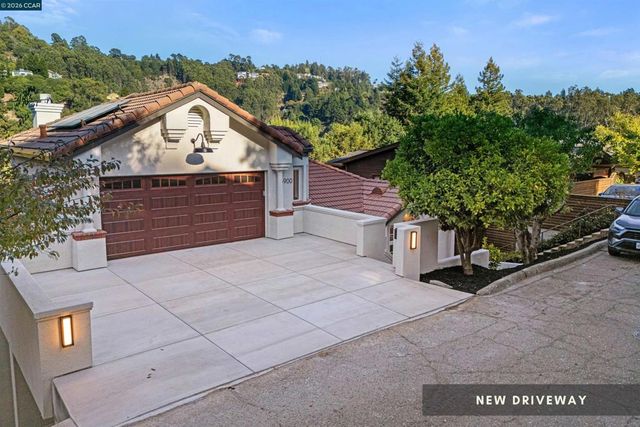 6900 Charing Cross Rd, Berkeley, CA 94705