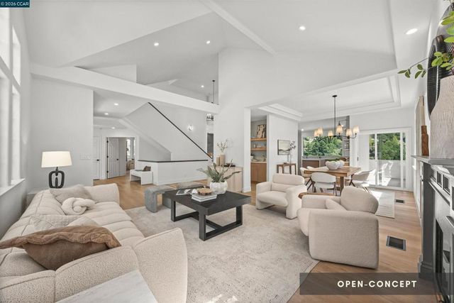 6900 Charing Cross Rd, Berkeley, CA 94705
