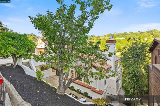 6900 Charing Cross Rd, Berkeley, CA 94705