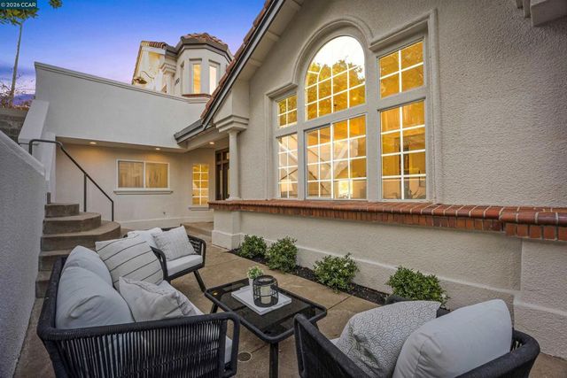 6900 Charing Cross Rd, Berkeley, CA 94705