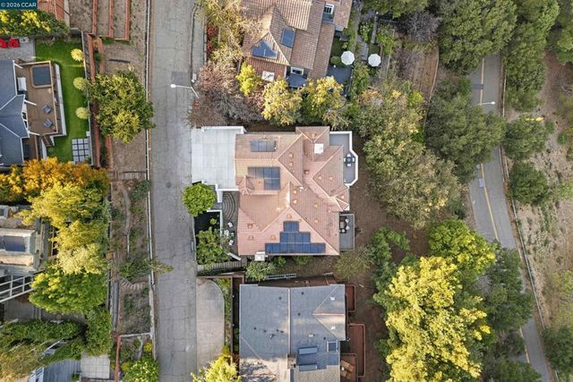 6900 Charing Cross Rd, Berkeley, CA 94705