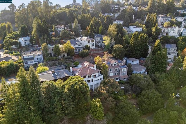 6900 Charing Cross Rd, Berkeley, CA 94705