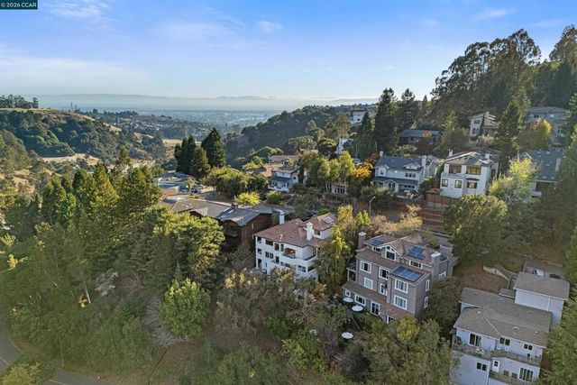 6900 Charing Cross Rd, Berkeley, CA 94705