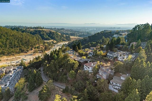 6900 Charing Cross Rd, Berkeley, CA 94705