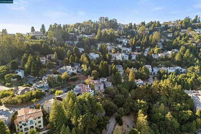 6900 Charing Cross Rd, Berkeley, CA 94705