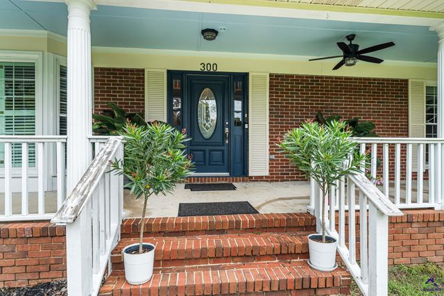300 Highway 42, Byron, GA 31008