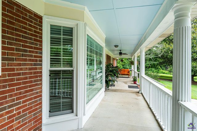 300 Highway 42, Byron, GA 31008