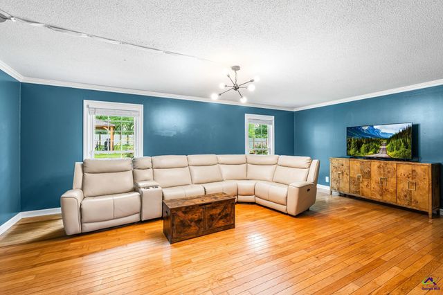 300 Highway 42, Byron, GA 31008