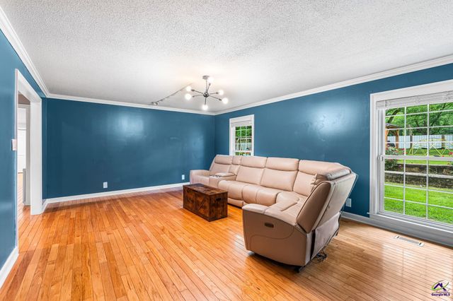 300 Highway 42, Byron, GA 31008