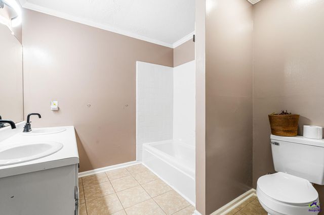 300 Highway 42, Byron, GA 31008